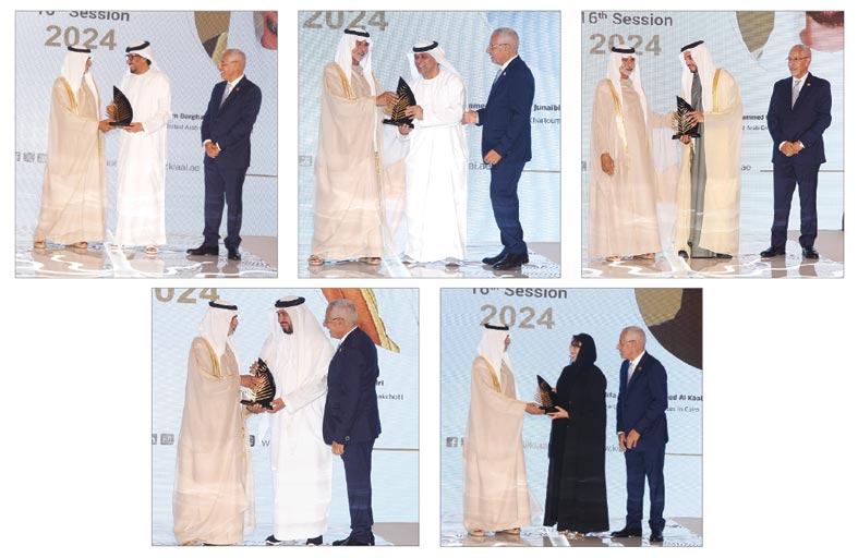 نهيان بن مبارك يُكرم الفائزين بالجائزة بدورتها السادسة عشرة 2024 ويرحب بوزراء الزراعة في الدول المنتجة للتمور  