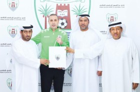 نادي دبا الحصن يكرم المدرب عبدالعزيز ربعي كأفضل قارئ 