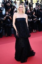 الممثلة الفرنسية آنا جيراردو لدى حضورها الحفل الختامي لمهرجان كان السينمائي، جنوب فرنسا. (ا ف ب)