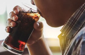 كيف تؤثر المشروبات الغازية الداكنة على صحة كليتيك؟