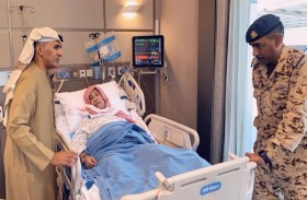 سالم بن سلطان القاسمي يزور عيسى بن راشد آل خليفة في المستشفى العسكري بالبحرين