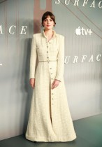 الممثلة الإنجليزية ميلي برادي تحضر العرض الأول لفيلم Surface  في مدينة نيويورك. ا ف ب