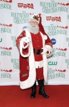 تيم كوناجان يلعب دور سانتا كلوز في موكب هوليوود السنوي التاسع والثمانين لعيد الميلاد في لوس أنجلوس. ا ف ب