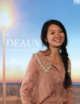 المخرجة الأمريكية-الصينية كلوي تشاو خلال ترويج لفيلم Songs My Brothers Taught Me خلال مهرجان دوفيل السينمائي الأمريكي الحادي والأربعين غرب فرنسا. ا ف ب