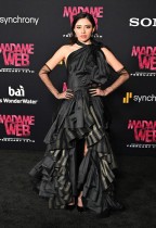 الممثلة الأمريكية شوتشيتل جوميز خلال حضورها العرض الأول لفيلم Madame Web في لوس أنجلوس. (ا ف ب)