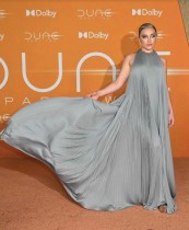 الممثلة البريطانية فلورنس بوغ لدى حضورها العرض الأول لفيلم  Dune: Part Two  في نيويورك. ا ف ب