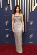 الممثلة الأمريكية أليكسيس بليدل لدى وصولها إلى حفل توزيع جوائز إيمي برايم تايم السابع والسبعين في مسرح بيكوك بمسرح إل إيه لايف في لوس أنجلوس. ا ف ب