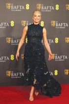 الممثلة والمغنية البريطانية هانا وادينغهام لدى وصولها إلى حفل توزيع جوائز الأكاديمية البريطانية للأفلام BAFTA في لندن. ا ف ب