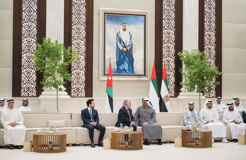 رئيس الدولة وملك الأردن يبحثان العلاقات الأخوية الوثيقة بين البلدين ومختلف جوانب التعاون 