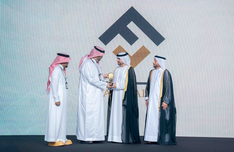 عبدالله بن سالم القاسمي يكرم الفائزين بجائزة الشارقة للتميز 2024 