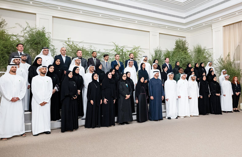 رئيس الدولة يستقبل فريق عمل جناح الإمارات في «إكسبو 2025 أوساكا» في اليابان 