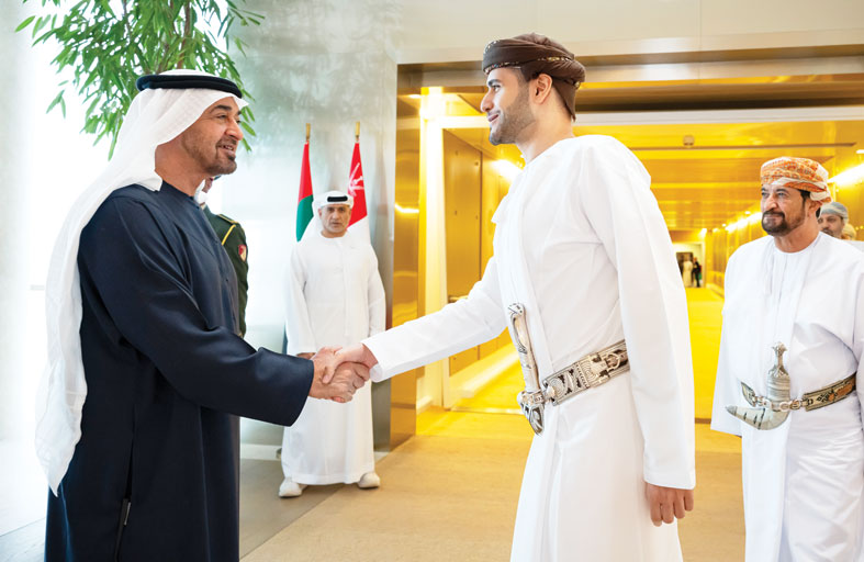 رئيس الدولة وسلطان عمان يبحثان العلاقات الأخوية بين البلدين والتطورات الإقليمية 