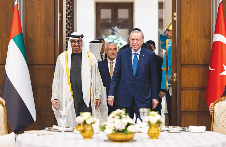 رئيس الدولة والرئيس التركي يبحثان مواصلة  تعزيز علاقات البلدين والمستجدات في المنطقة  