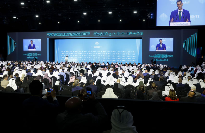 رئيس وزراء إسبانيا: ندافع عن رؤية واحدة للعالم يكون فيه السلام أولوية والإنسان في قلب الاقتصاد 