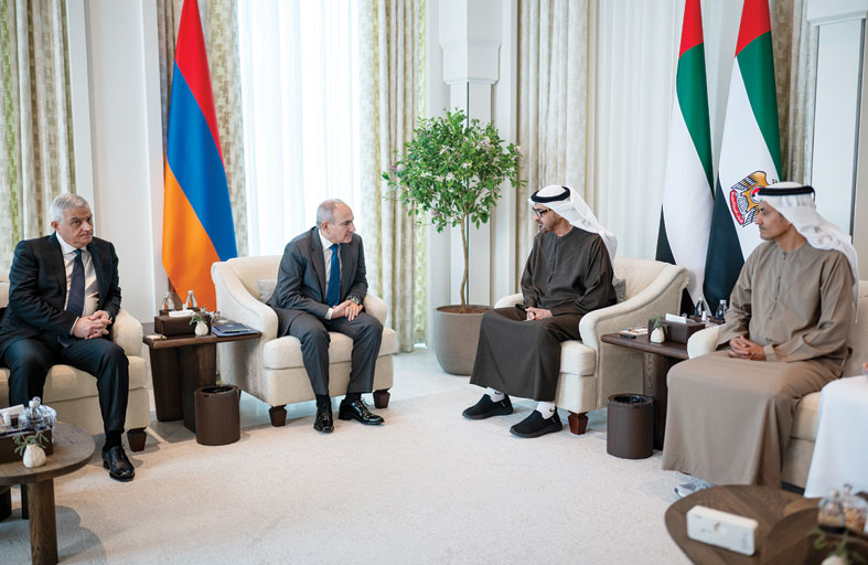 رئيس الدولة يؤكد حرص الإمارات على دعم استقرار منطقة القوقاز وتحقيق التنمية لشعوبها  