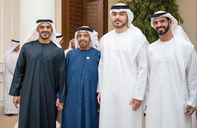 رئيس الدولة يستقبل عبد الله السيد الهاشمي ويوجه بتسمية أحد شوارع أبوظبي باسمه 