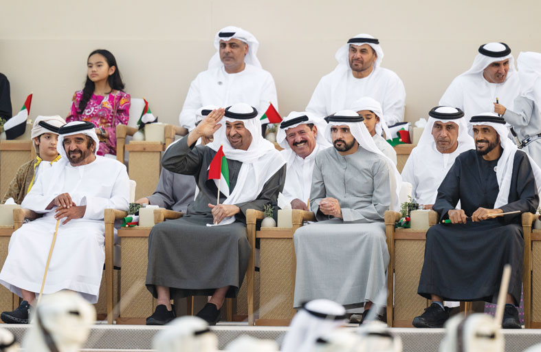 رئيس الدولة: الإمارات محصنة بأبنائها الذين يجتمعون على حبها والوفاء لها والتسابق لخدمتها ورفع رايتها  