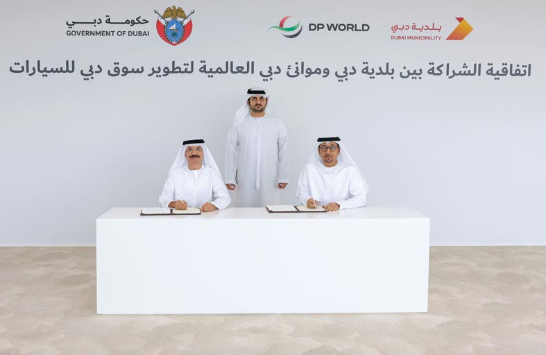 محمد بن راشد يوجّه بتطوير سوق دبي للسيارات ليكون أكبر وأفضل سوق في العالم وتعهيد السوق لموانئ دبي العالمية 