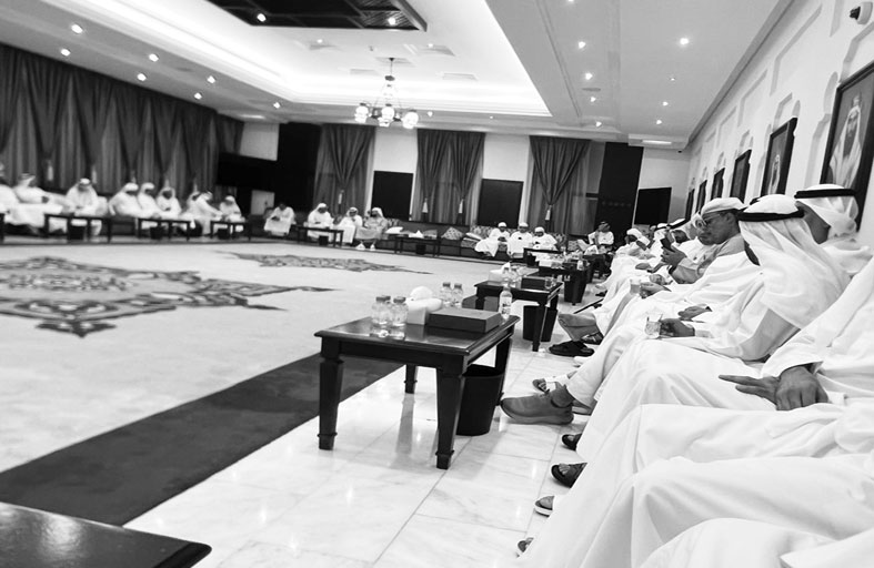  شيوخ ومواطنون ومقيمون يقدمون واجب العزاء إلى ذوي الفقيد عبيد حميد المزروعي  
