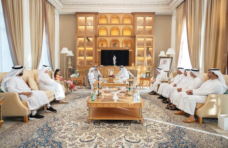 منصور بن زايد يزور محمد البواردي بمنزله في أبوظبي 