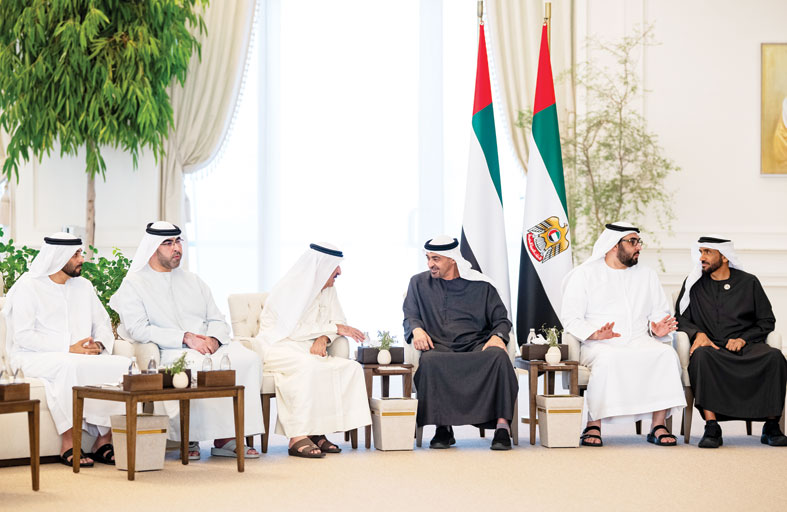 رئيس الدولة يستعرض مع حاكم أم القيوين وولي عهده اهتمام الدولة بتعزيز دور المواطن في مسيرة التنمية الشاملة  