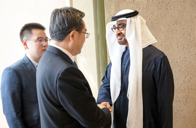 رئيس الدولة يلتقي عدداً من رؤساء الوفود المشاركين في كوب 28 