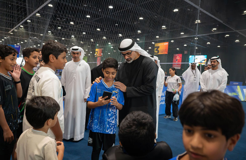 خالد بن محمد بن زايد يؤكد أهمية الرياضة باعتبارها ركيزة أساسية في تنمية المجتمع  