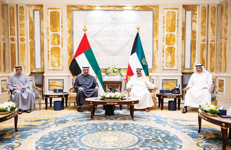 رئيس الدولة وأمير الكويت يؤكدان أهمية الاستقرار والسلام الدائم في المنطقة  