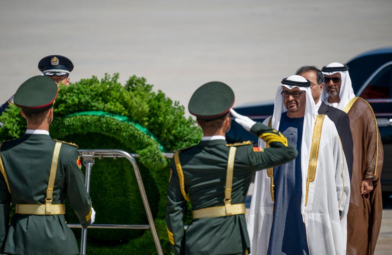 رئيس الدولة يزور النصب التذكاري في بكين 