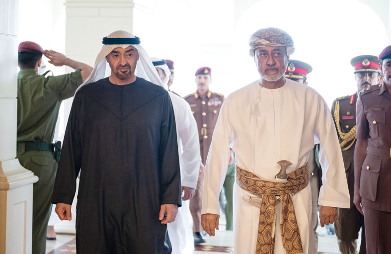 رئيس الدولة وسلطان عُمان يؤكدان إدانة الاعتداء الإسرائيلي على قطر والتضامن معها ودعمها في كل ما تتخذه من إجراءات  