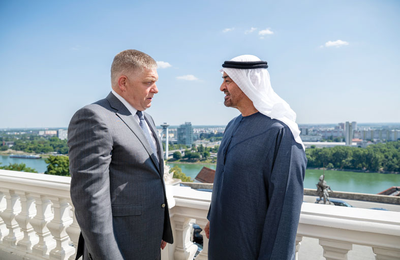 رئيس الدولة ورئيس وزراء سلوفاكيا يؤكدان أهمية العمل على ترسيخ أسباب الأمن والاستقرار الإقليميين  