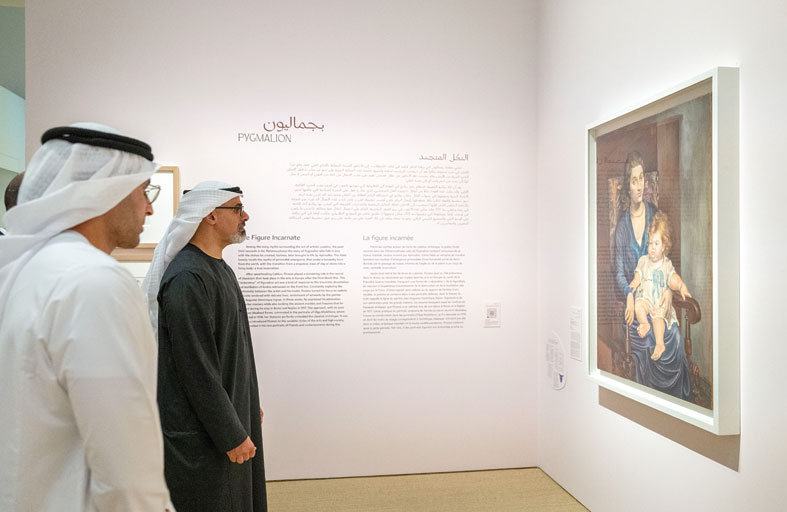 خالد بن محمد بن زايد يزور المعارض الفنية الموسمية في متحف اللوفر أبوظبي 