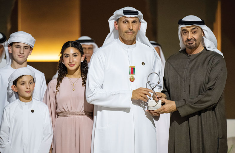 رئيس الدولة يكرم عشر شخصيات بـ«جائزة أبوظبي» في الذكرى العشرين لانطلاقها تزامنا مع عام المجتمع 