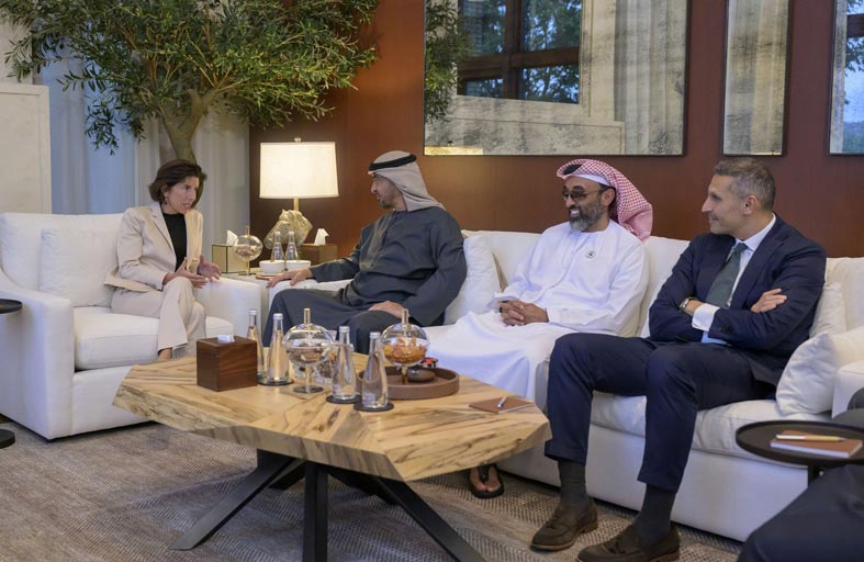 رئيس الدولة يبحث مع وزيرة التجارة الأمريكية أهمية الاستثمار في مجال الذكاء الاصطناعي والتقنيات المتقدمة  