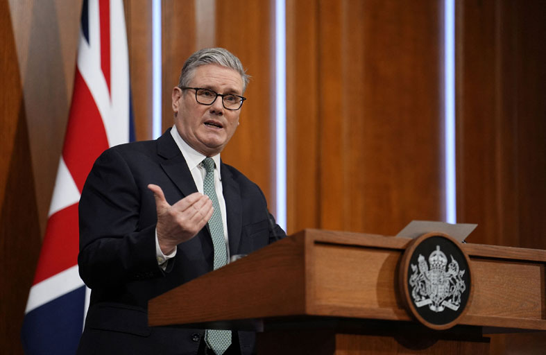 لن يَجْرُؤَ أحدٌ على المَساس بهذه الأرض المُقدسة و الأمنُ القومي الأمريكي على المَحك 