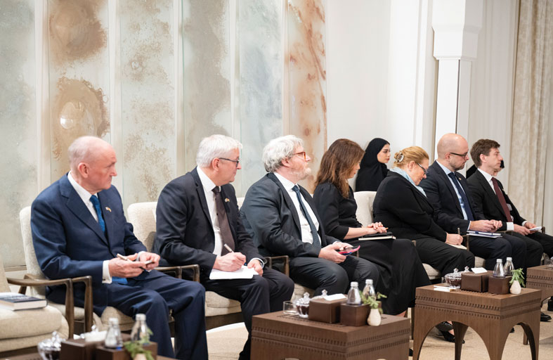 رئيس الدولة والرئيس الفنلندي يؤكدان الحرص على دعم الجهود الدولية الهادفة إلى ترسيخ السلام والاستقرار في العالم  