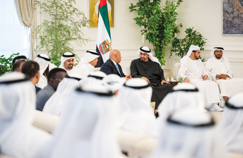 رئيس الدولة يستقبل المشاركين في معرض ومؤتمر (جلوبال ريل 2025) 