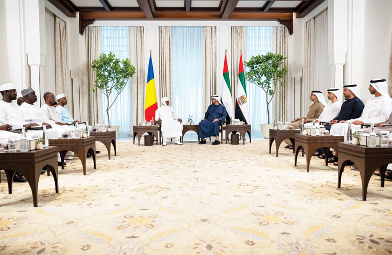 رئيس الدولة ورئيس تشاد يؤكدان العمل على تعزيز السلام والاستقرار والتنمية لدول المنطقة 