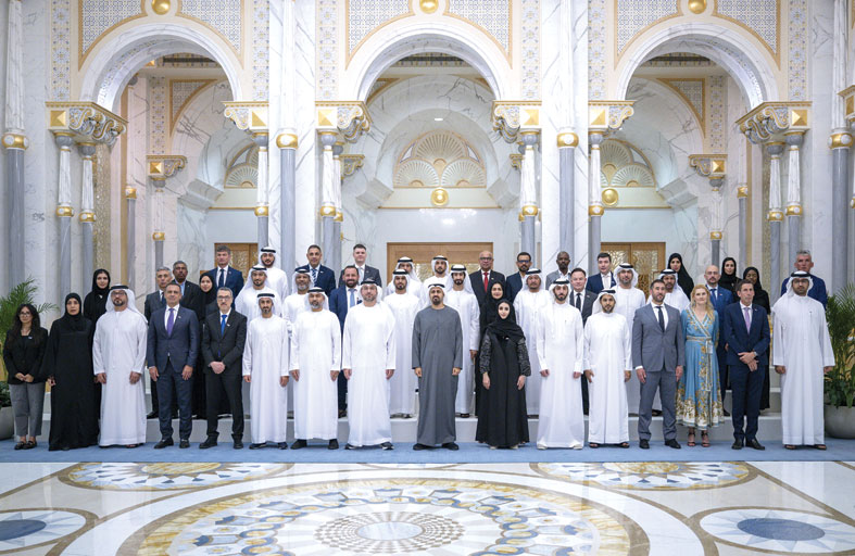 ذياب بن محمد بن زايد يلتقي عدداً من موظفي قطارات الاتحاد ويطَّلع على مستجدات مشاريع الشركة وخططها المستقبلية 
