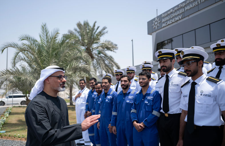 خالد بن محمد بن زايد يؤكد أهمية تعزيز منظومة القطاع البحري 