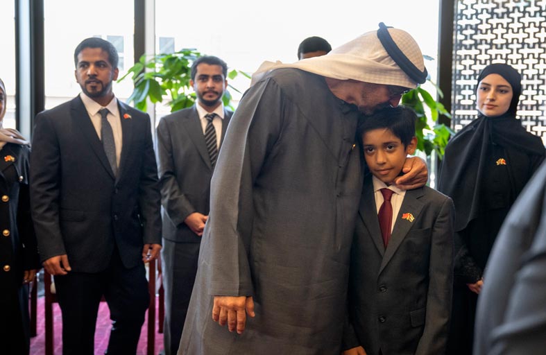 رئيس الدولة يلتقي الطلبة الإماراتيين خلال زيارته إلى الصين 