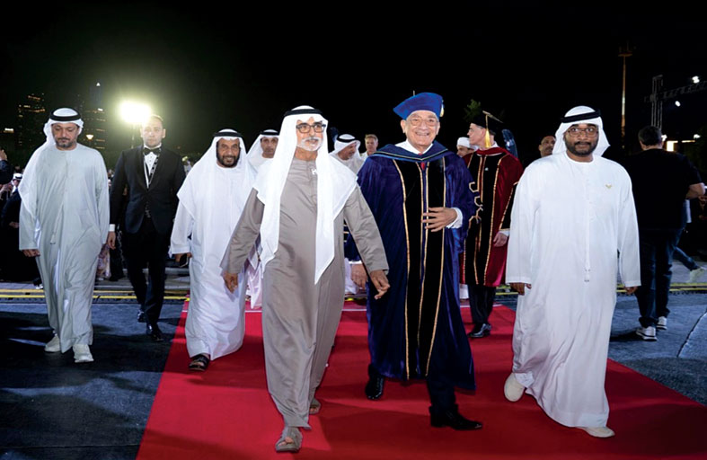 نهيان بن مبارك يشهد حفل تخريج الدفعة الـ14 «دفعة غينيس» في الجامعة الأمريكية في الإمارات AUE 