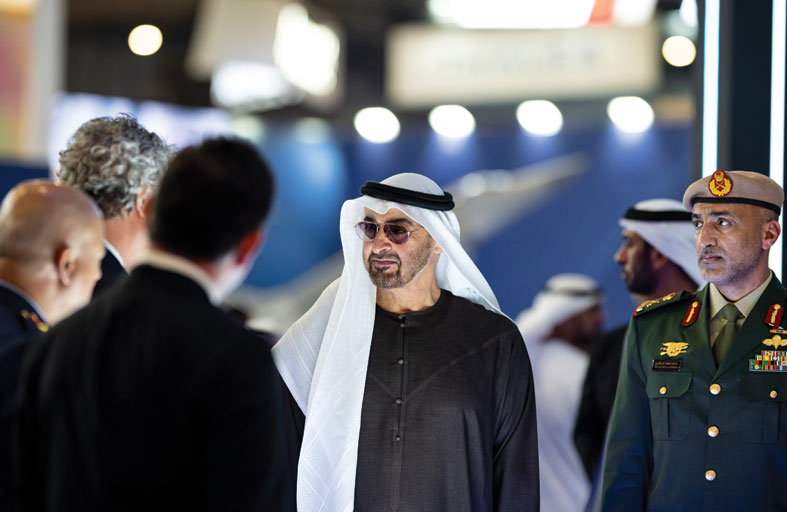 رئيس الدولة يزور فعاليات اليوم الثالث لمعرض دبي للطيران 2025 ويلتقي وزير الدفاع الإيطالي 