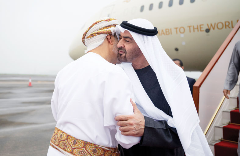 رئيس الدولة وسلطان عُمان يؤكدان إدانة الاعتداء الإسرائيلي على قطر والتضامن معها ودعمها في كل ما تتخذه من إجراءات  