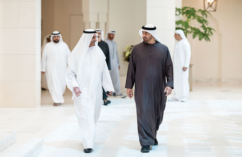 رئيس الدولة وحاكم الفجيرة يبحثان عدداً من الموضوعات التي تهم شؤون الوطن والمواطن  
