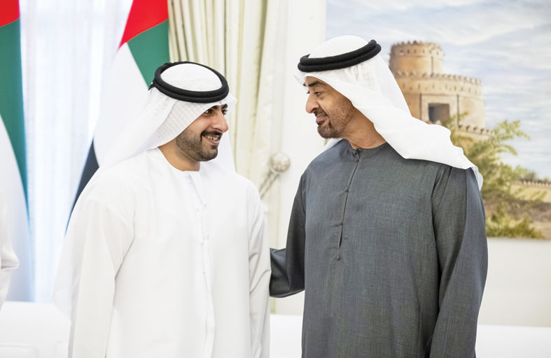 رئيس الدولة والشيوخ يحضرون حفل زفاف زايد بن طحنون بن محمد 