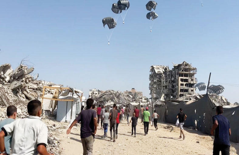 الإمارات تنفذ الإنزال الجوي للمساعدات الـ 72 في قطاع غزة 