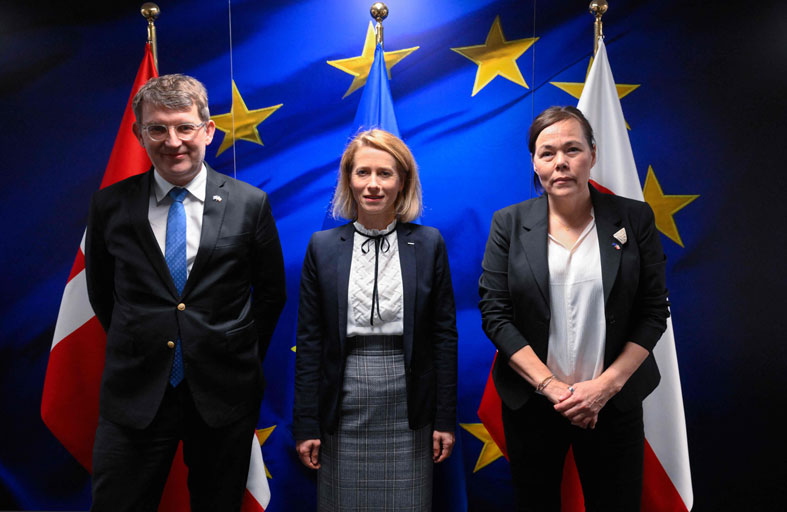 لن يَجْرُؤَ أحدٌ على المَساس بهذه الأرض المُقدسة و الأمنُ القومي الأمريكي على المَحك 