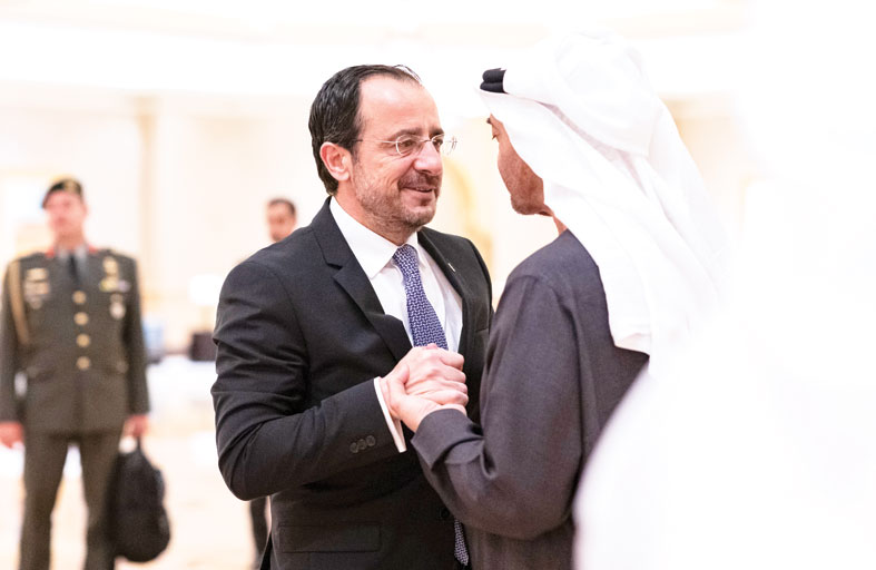 رئيس الدولة ورئيس قبرص يبحثان تعزيز الشراكة الإستراتيجية الشاملة بين البلدين والمستجدات في المنطقة 