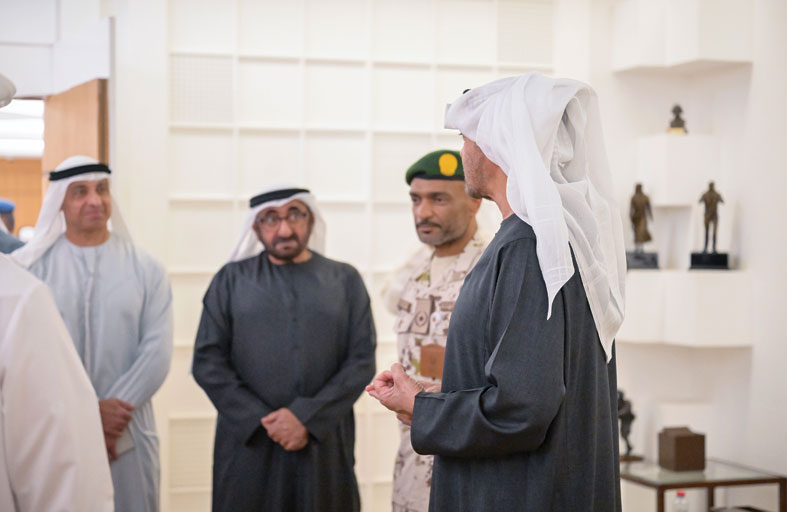 رئيس الدولة يطلع على جاهزية القوات المسلحة وقدراتها في التعامل مع مختلف التحديات الطارئة  